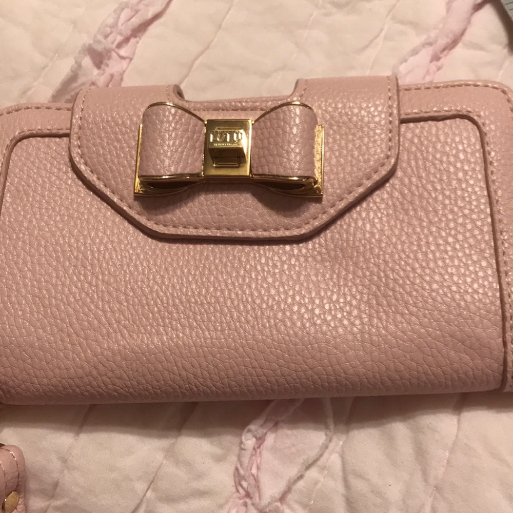 Wristlet wallet